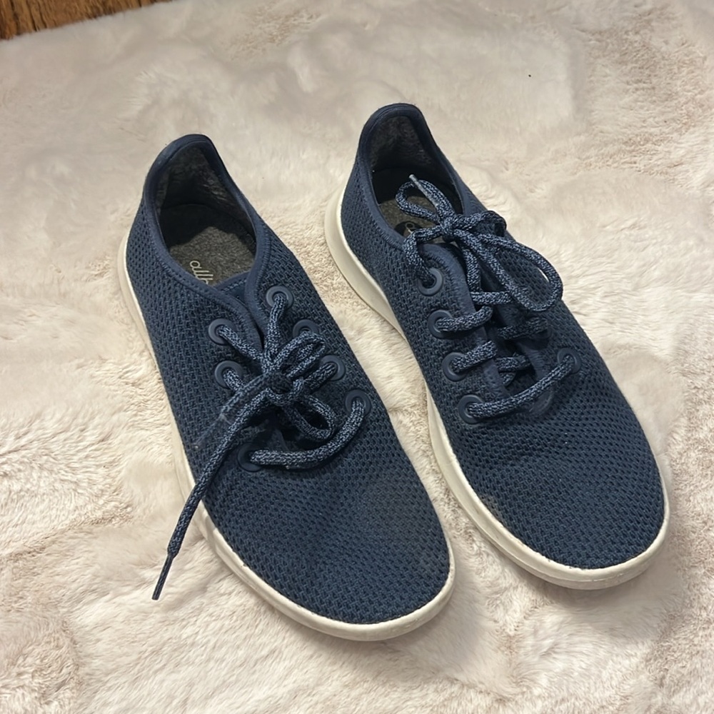 Women’s Allbirds Tree Runner sneakers, size 7